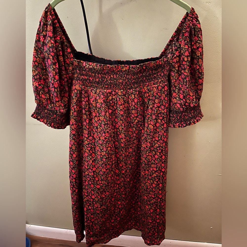 Women’s American Eagle floral off the shoulder dress. Size XL.